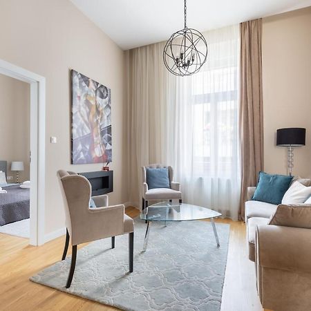 Lovely 2-Bedroom Apartment At The Vaci Street Budapest Ngoại thất bức ảnh