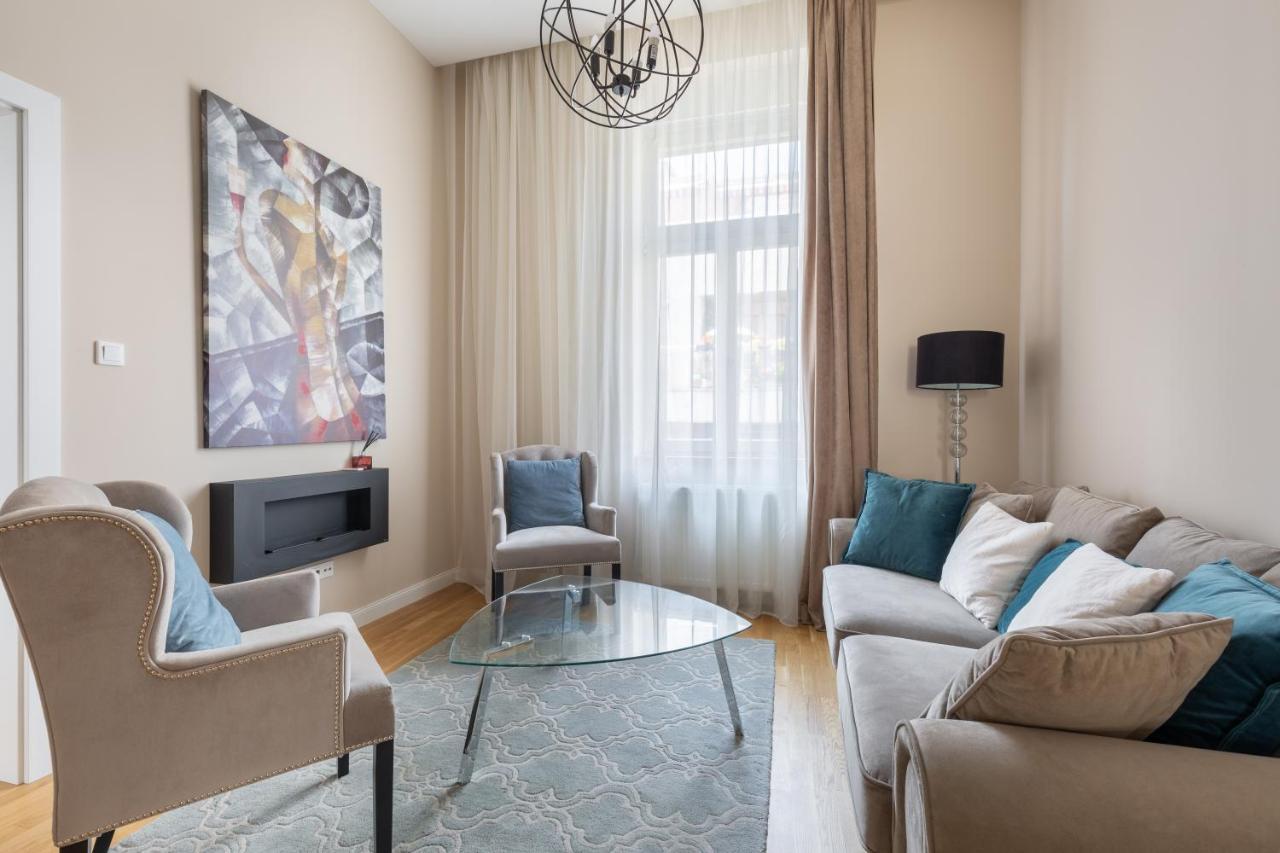 Lovely 2-Bedroom Apartment At The Vaci Street Budapest Ngoại thất bức ảnh