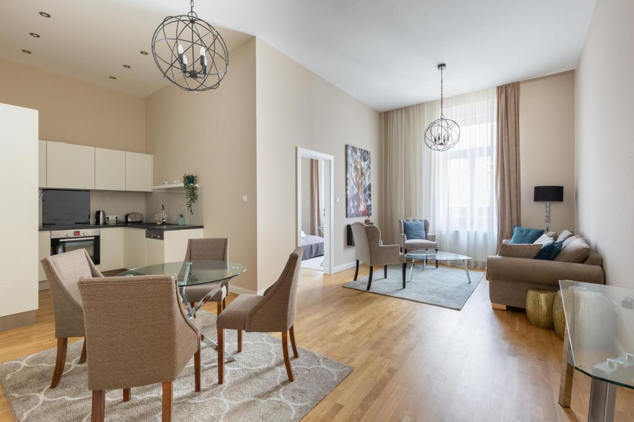 Lovely 2-Bedroom Apartment At The Vaci Street Budapest Ngoại thất bức ảnh