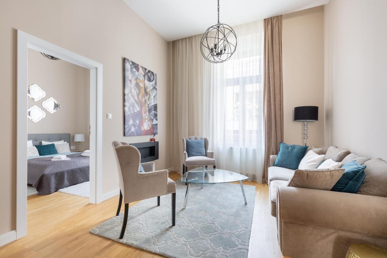 Lovely 2-Bedroom Apartment At The Vaci Street Budapest Ngoại thất bức ảnh